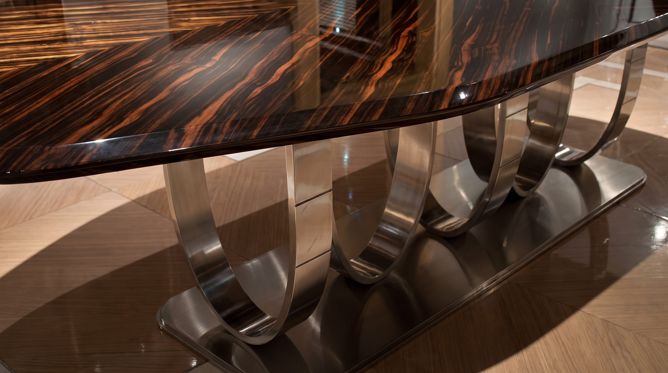 High-gloss lacquer finish